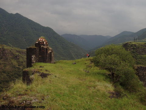 Hikers approaching the ruins of Kayan fortress near Alaverdi, Armenia
