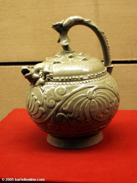 Sign describing the pot with no lid inside the Shaanxi History Museum in Xi'an, China