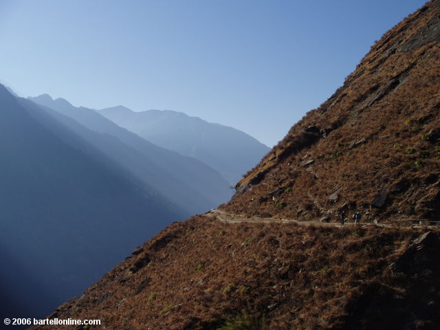 Sunrays and backpackers along the upper trail through Tiger Leaping Gorge in Yunnan, China